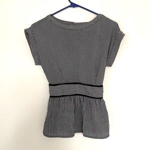 Monteau size small blouse ! Only worn once